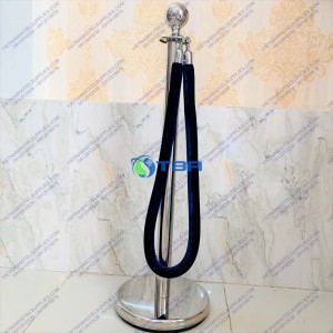 Trụ chắn inox phân làn màu bạc dây nhung đen