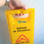 Biển báo đặt sàn chữ A khu vực đang sửa chữa