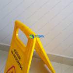 Biển báo đặt sàn chữ A khu vực đang sửa chữa