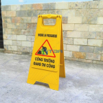 Biển báo CÔNG TRƯỜNG ĐANG THI CÔNG đặt sàn chữ A