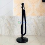 Cột chắn phân làn đầu tròn màu đen dây trùng