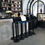 Trụ chắn phân làn màu đen chuyên dụng quán bar cafe