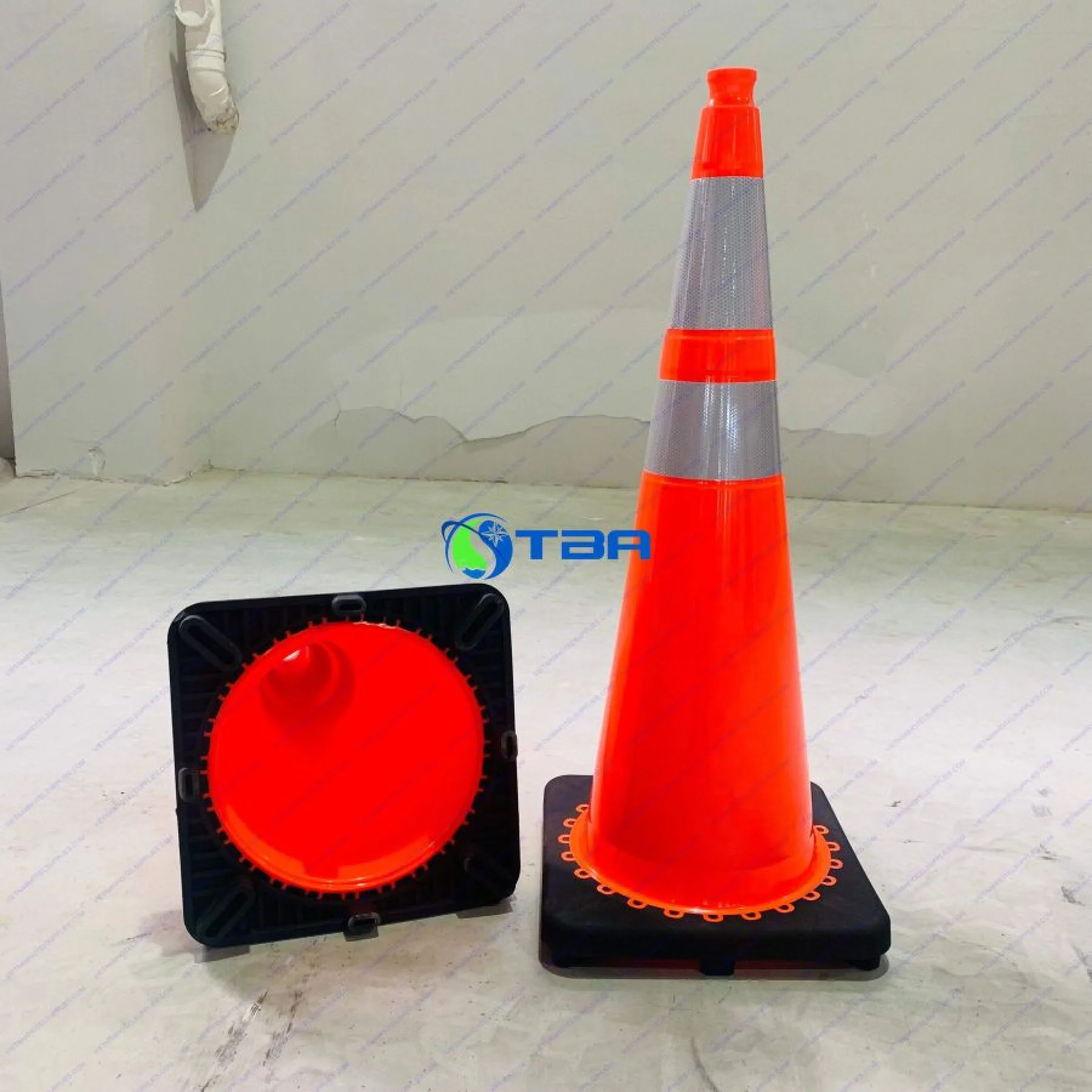 Chóp nón giao thông nhựa PVC đế cao su 75cm