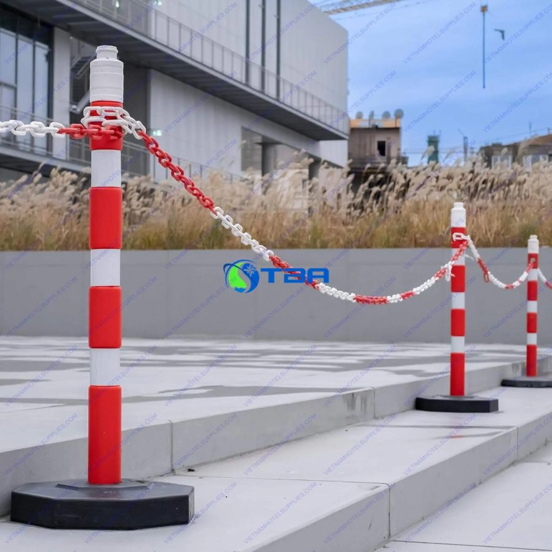 Dây xích nhựa đen trắng dùng cho cọc tiêu