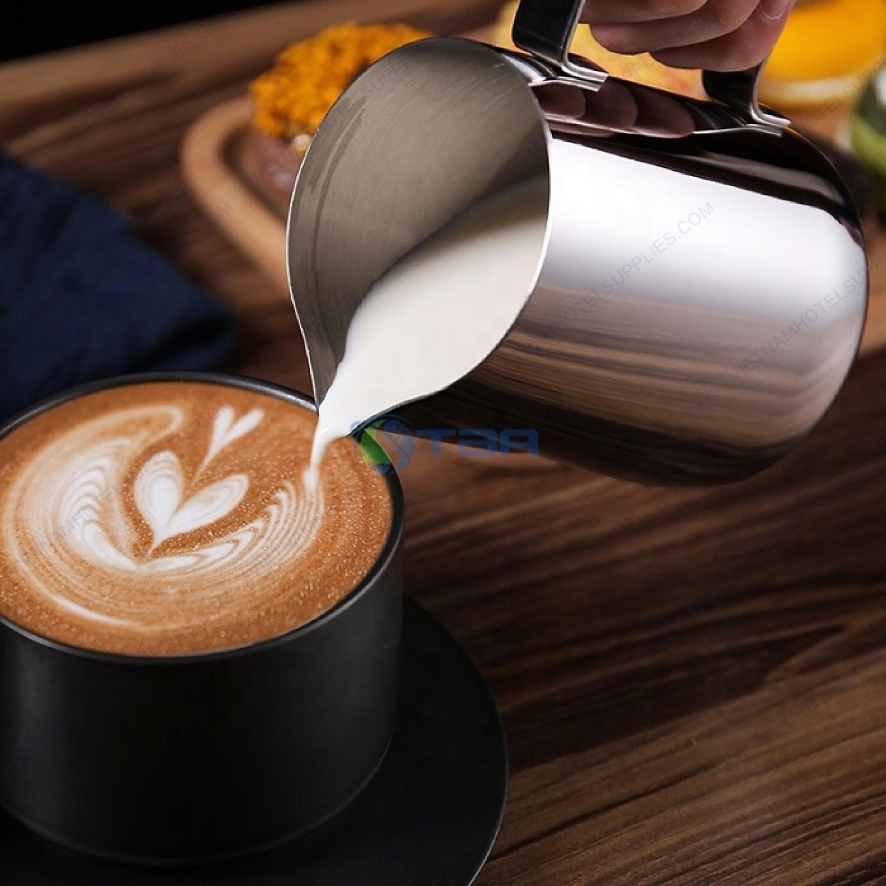 Ca đánh sữa inox có vạch chia thể tích 900ml