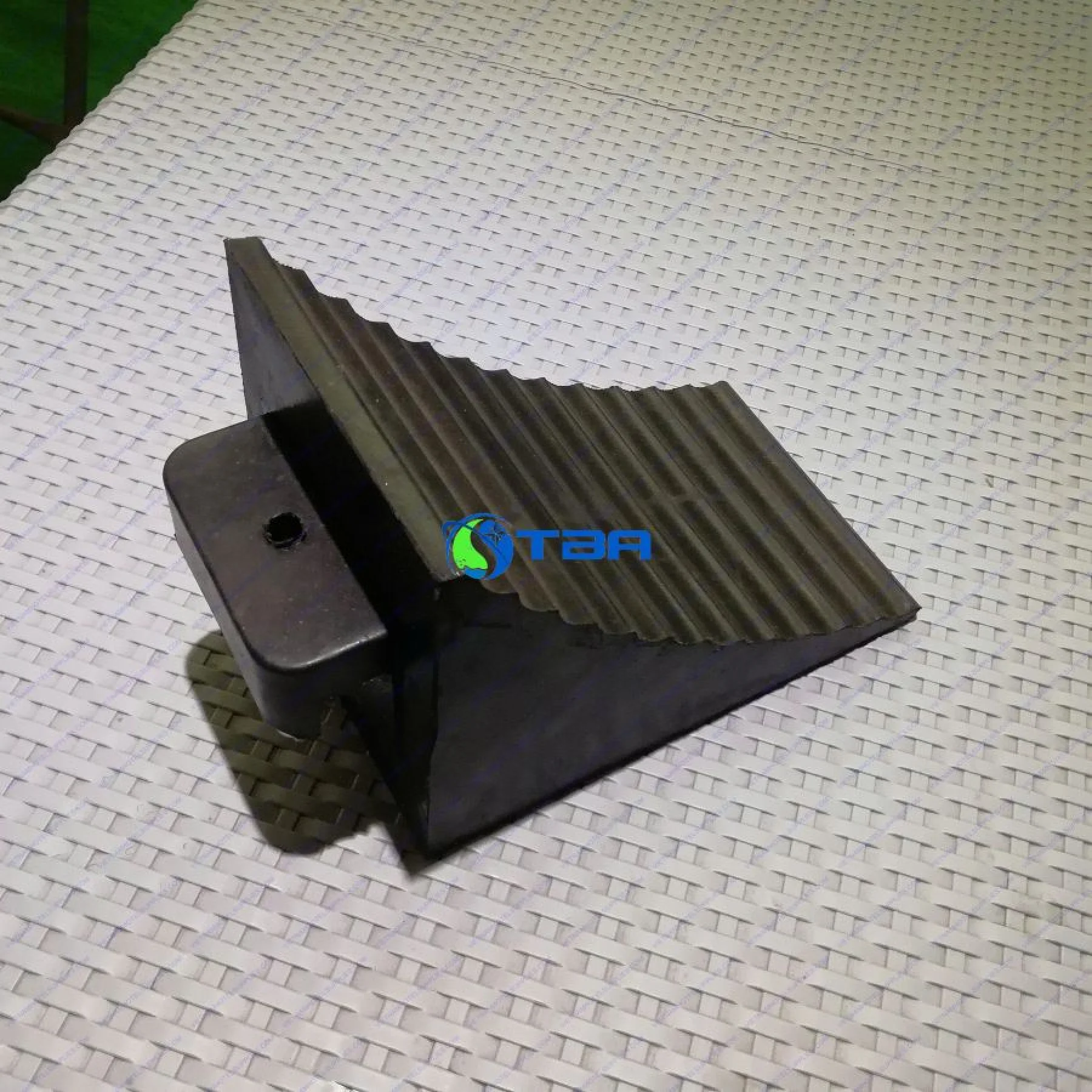 Cục chèn bánh xe tải nặng cao su ASIA-CBX200