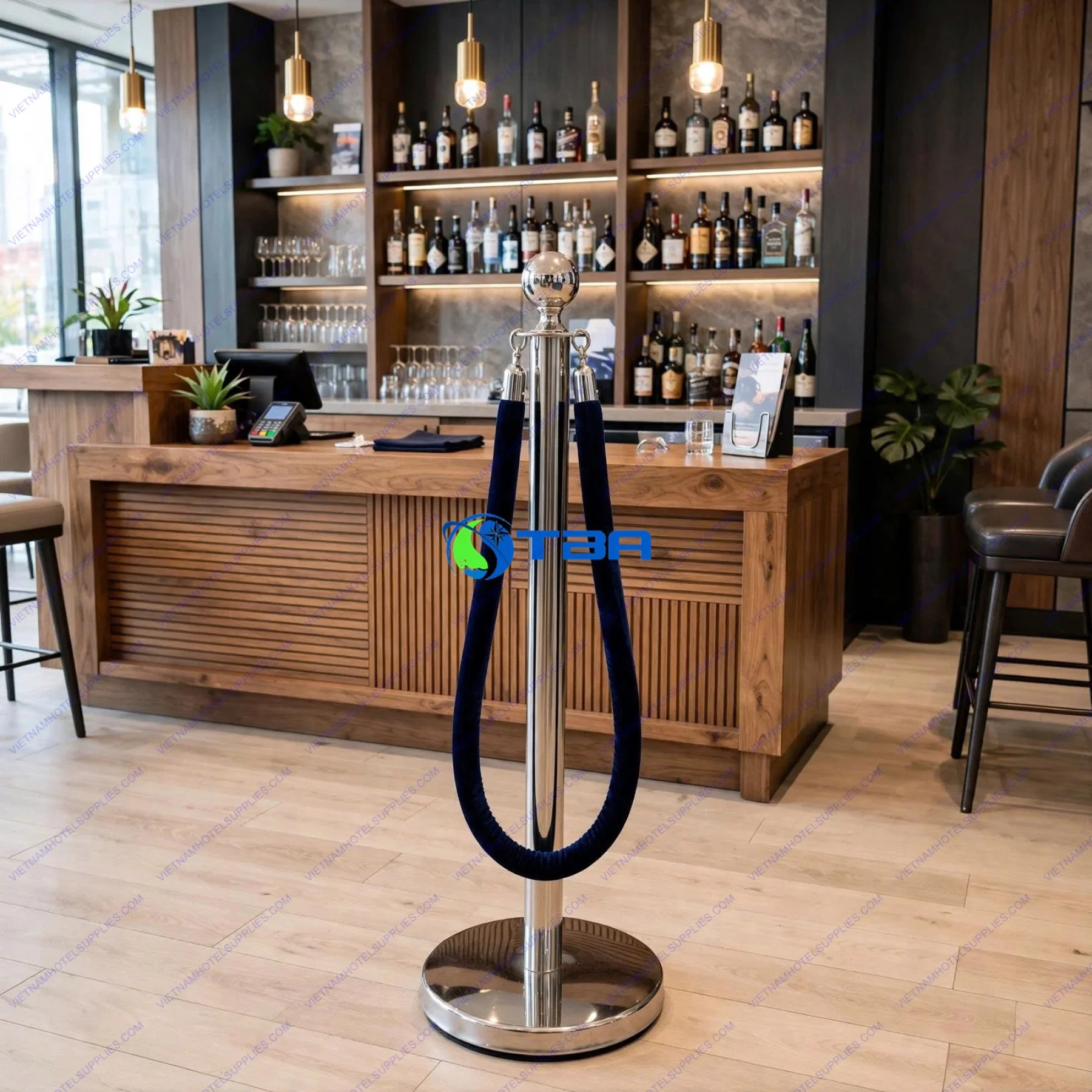 Trụ chắn inox phân làn màu bạc dây nhung đen