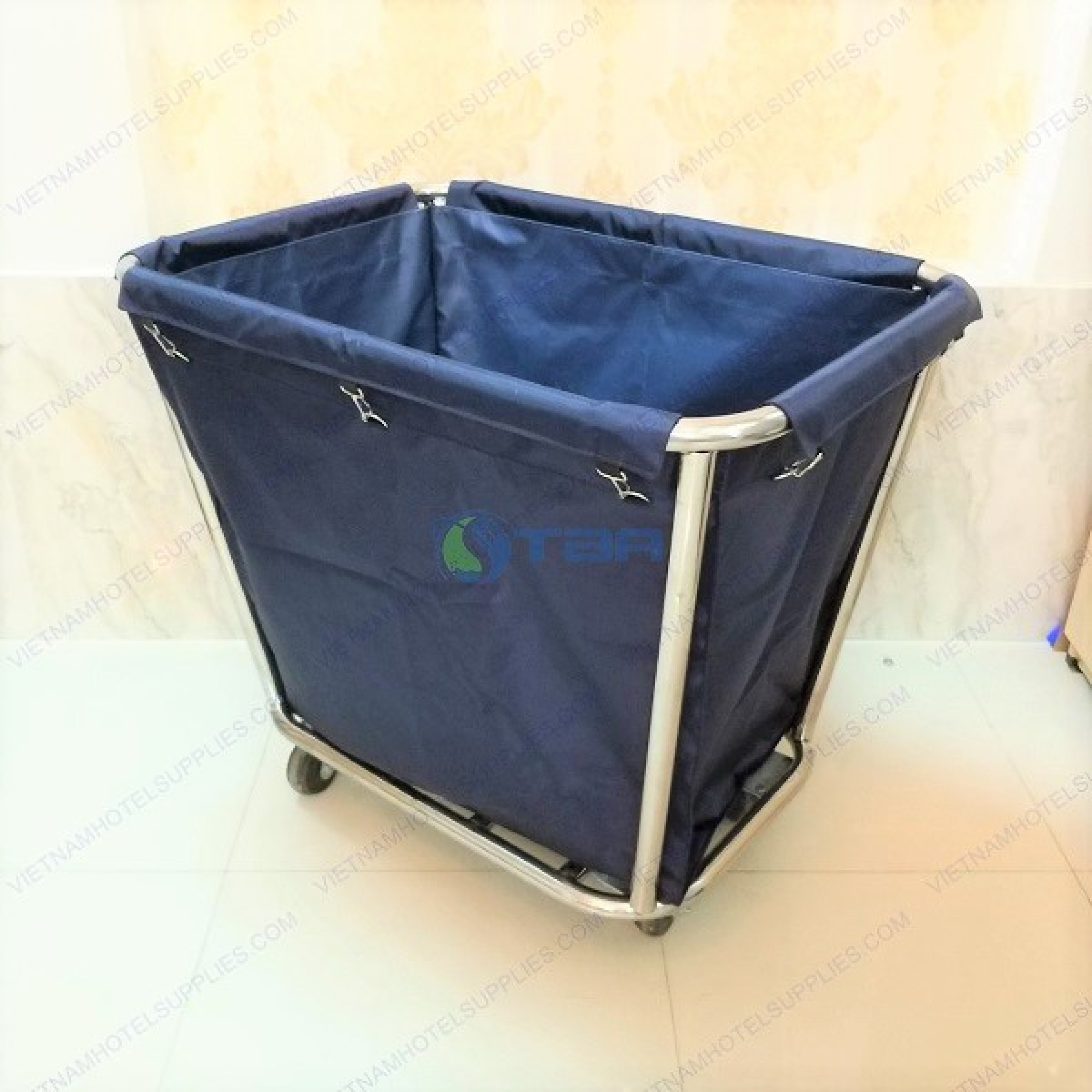 Xe đẩy vệ sinh thu gom đồ vải tiệm giặt ủi