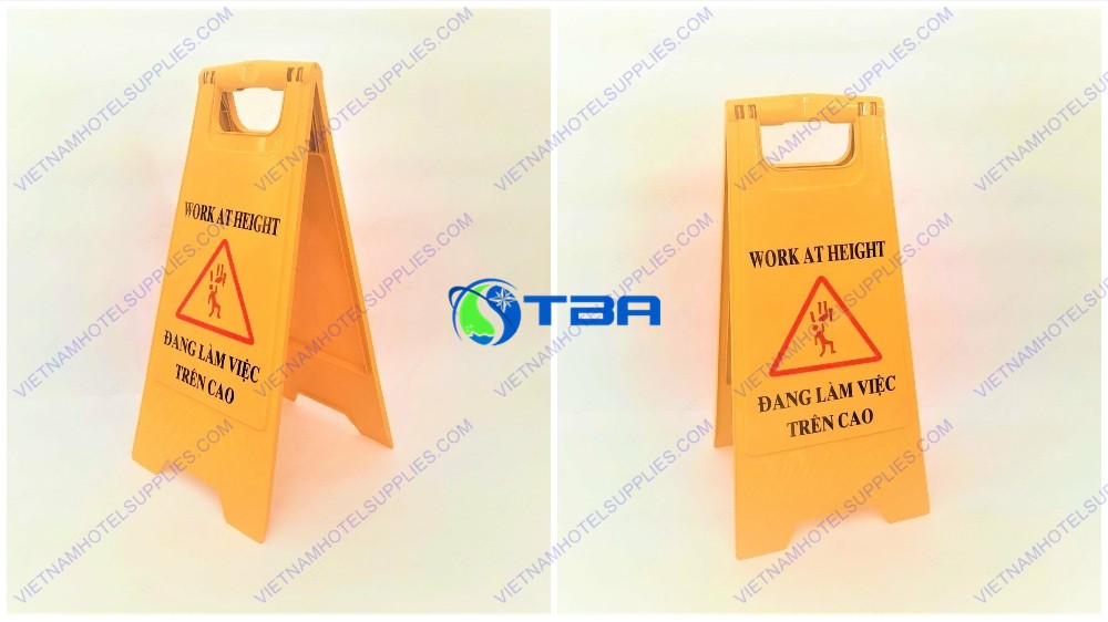 Biển cảnh báo ĐANG LÀM VIỆC TRÊN CAO