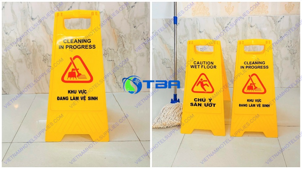Biển báo chữ A khu vực đang làm vệ sinh