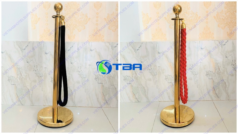 Cột chắn inox mạ vàng trang trí trong triển lãm
