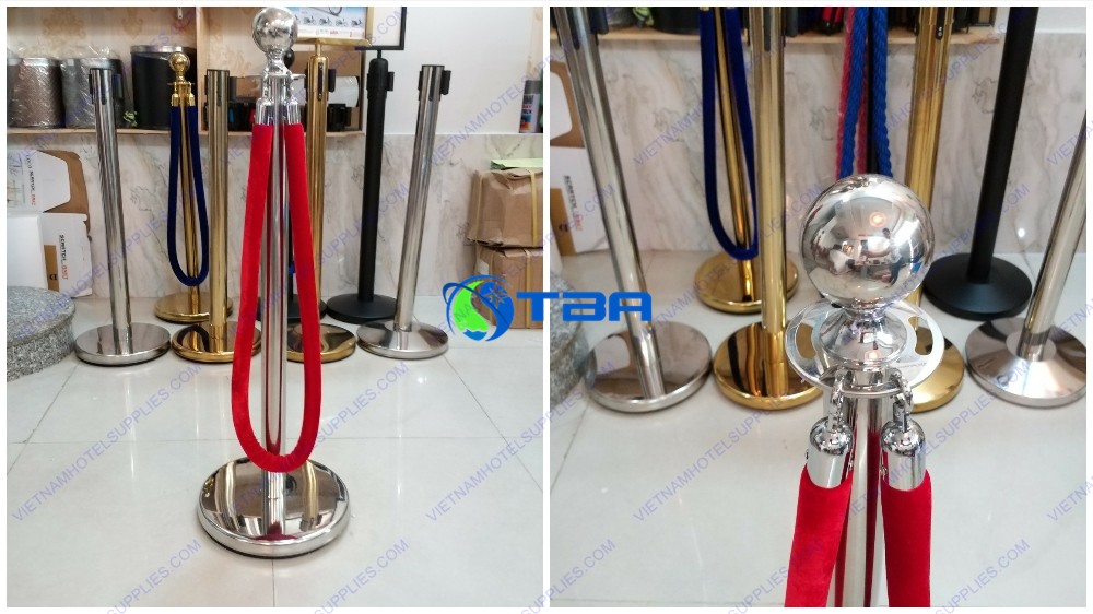Cột chắn inox trắng dây nhung đỏ trang trí đặt tiền sảnh