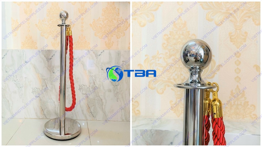 Cột chắn inox đầu tròn dây thừng xoắn đỏ