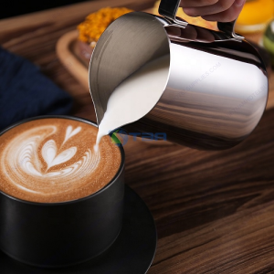 Ca đánh sữa inox có vạch chia thể tích 900ml
