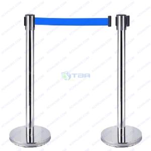Cột chắn inox phân làn dây căng màu xanh trong tòa nhà