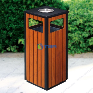 Thùng rác gỗ vuông có gạt tàn đặt khuôn viên