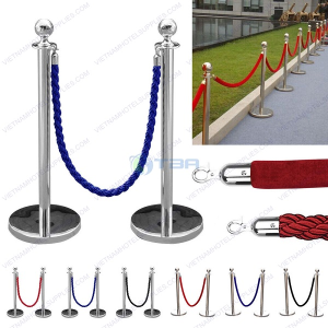 Trụ chắn inox dây trùng màu xanh trong triển lãm trưng bày